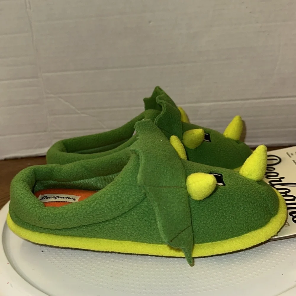 🆕Dearfoams Dinosa Slippers